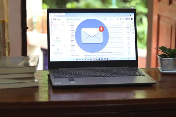 Laptop with an unopened letter on the screen